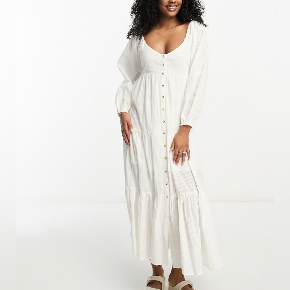 Billabong Starry Skies Maxi Dress with a deep scoop neckline (100% Cotton)